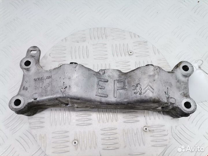 Кронштейн двигателя Peugeot 308 T7 2010