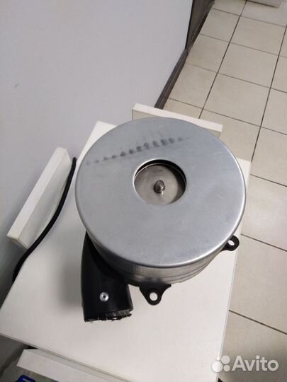 Двигатель для моющего пылесоса