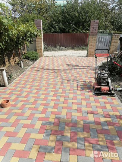 Укладка тротуарной плитки и брусчатки