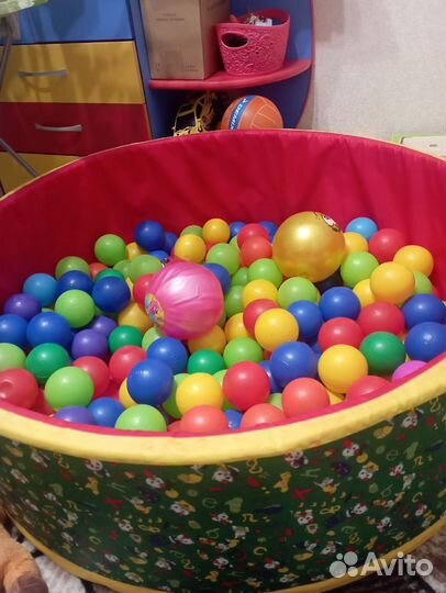 Бассейн с шариками