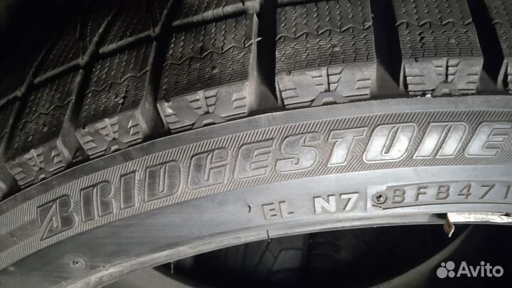 Bridgestone Blizzak Revo GZ 265/35 R19