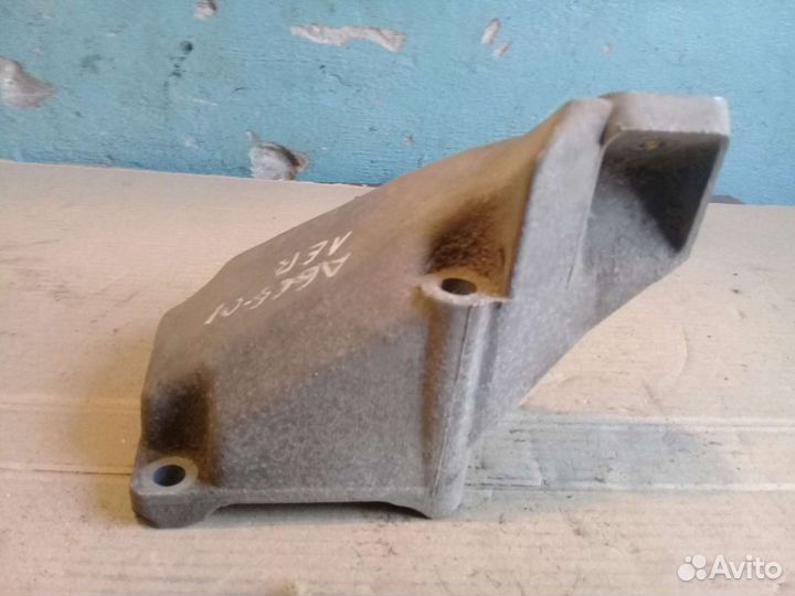 Кронштейн левый двигателя Audi A6 C5