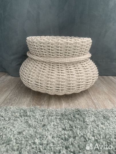 Кашпо из искуственнлго ротанга