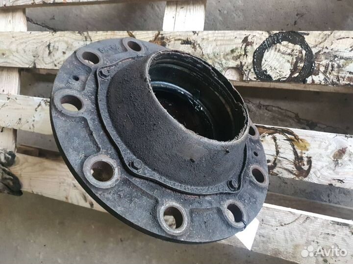 Ступица задняя правая Volvo F 1986 1623547