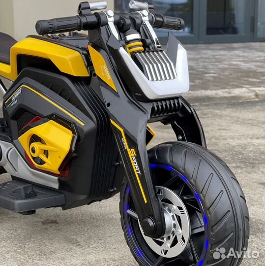 Мотоцикл трицикл