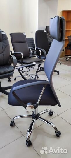 Офисное кресло