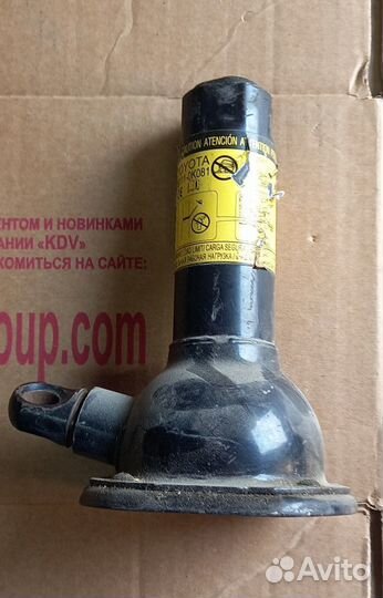 Hilux Домкрат оригинал 09111-0K081 Toyota fortuner