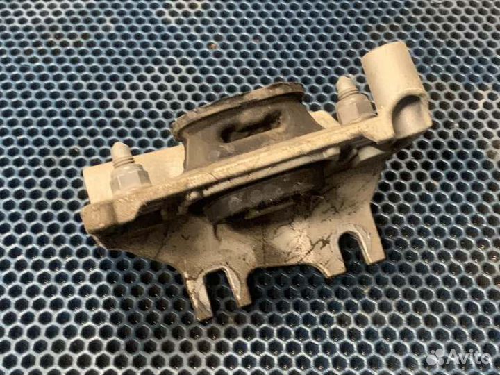 Подушка двигателя левая Renault Duster HSA H4M