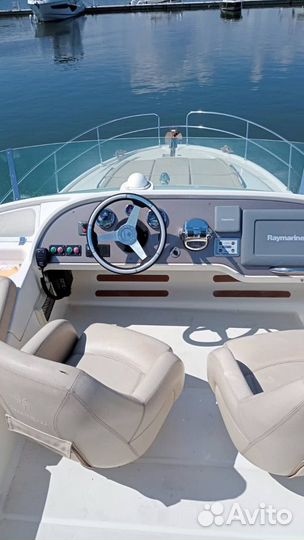Моторная яхта Jeanneau Prestige 42 Flybridge