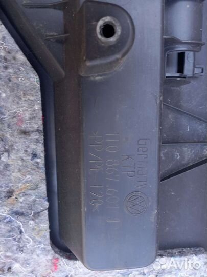 Обшивка двери багажника VW Touran 1