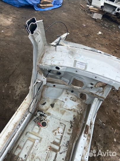 Передняя левая четверть. Peugeot Partner