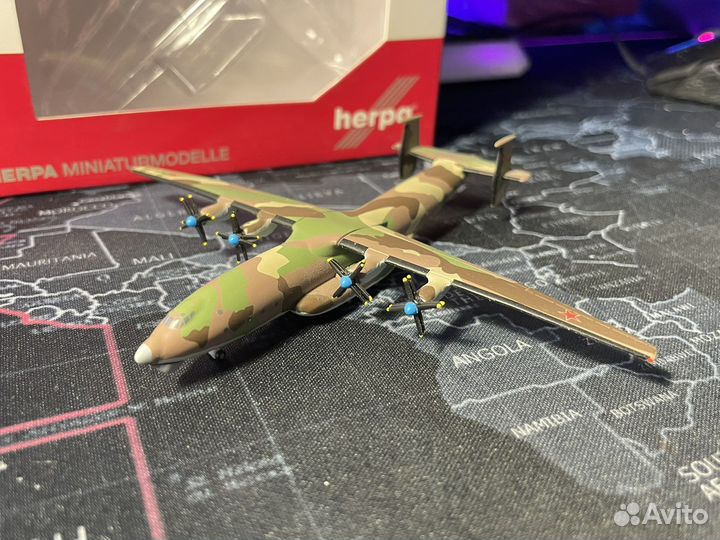 Модель самолета Ан-22 ввс России 1/500 herpa