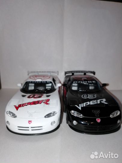 Модель Kinsmart Dodge Viper