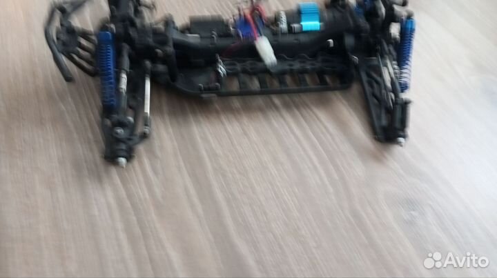 Машина на радиоуправлении 1/10