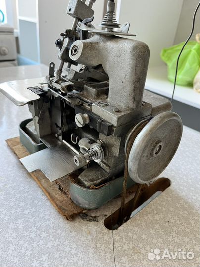 Оверлок промышленный 51 класс со столом