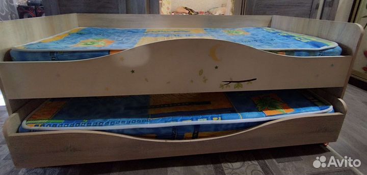Двухъярусная кровать бу с матрасами