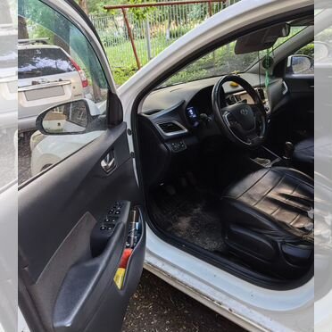 Hyundai Solaris 1.6 MT, 2019, 130 000 км