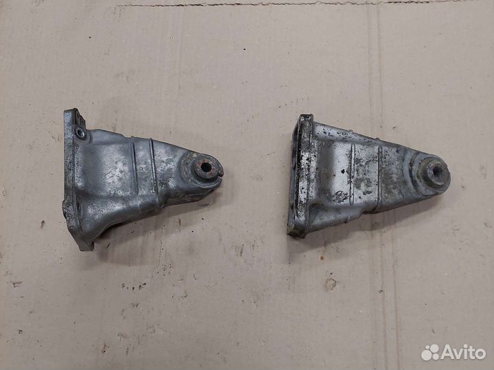 Кронштейн крепления двигателя Мерседес W220