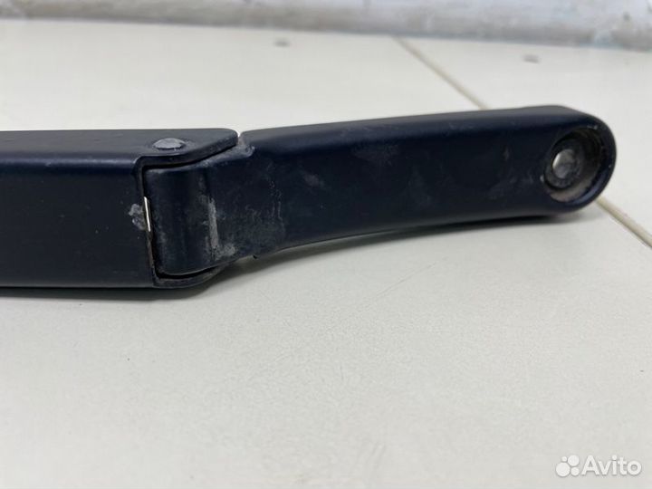 Поводок стеклоочистителя передний правый