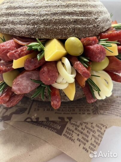 Мужской букет из колбасы и сыра - Бургер-букет