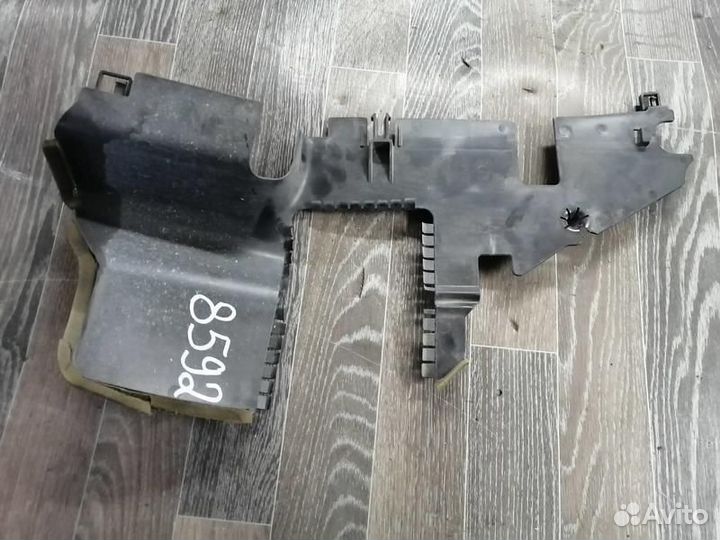 Дефлектор радиатора правый Ниссан Теана J32