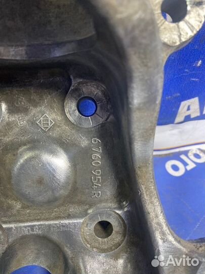 Передний правый поворотный кулак Bmw E60 седан