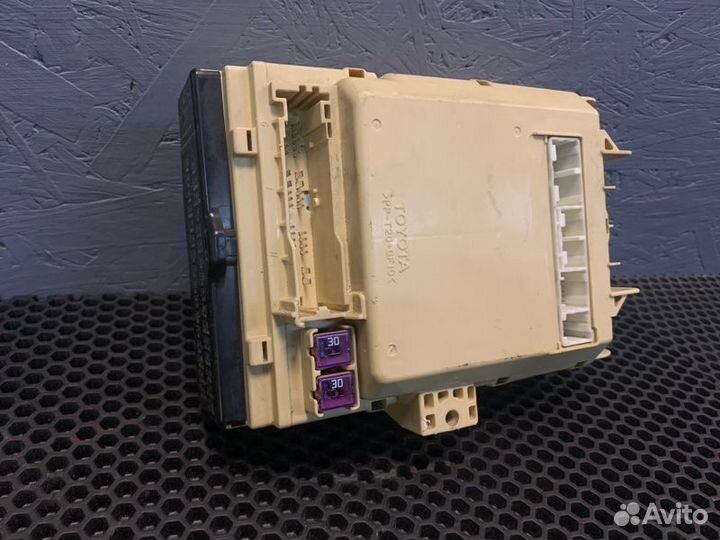 Блок предохранителей салонный Lexus Rx 350