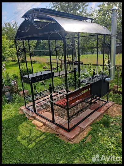 Мангал с крышей