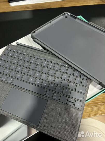 Logitech Combo Touch iPad (7,8,9 Gen)