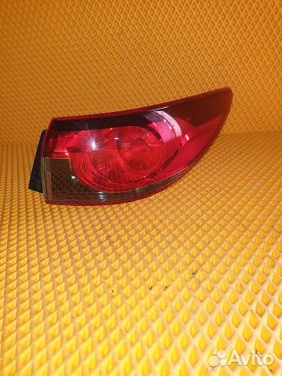 Фонарь задний правый