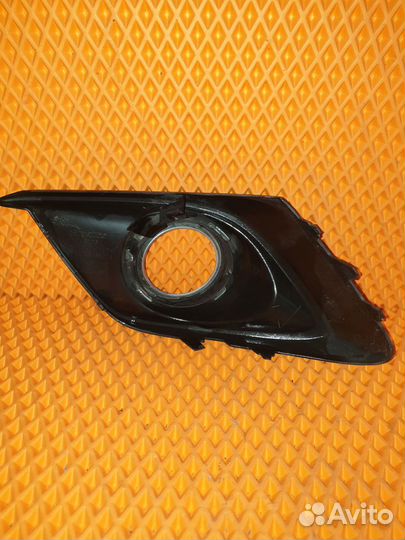 Рамка противотуманной фары правой Mazda 3