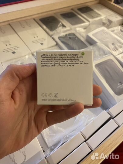 Переходник Apple lightning - aux 3,5 mm