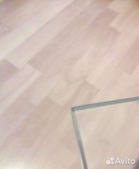 Стеклянные полки для витрин и шкафов