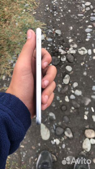 Телефон iPhone 7