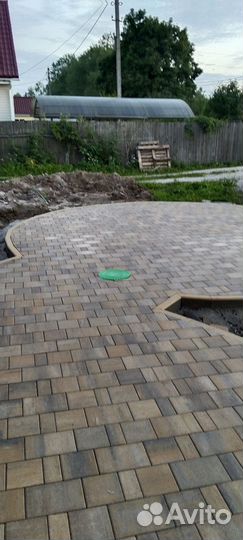 Бригада строителей кровельные работы стройка