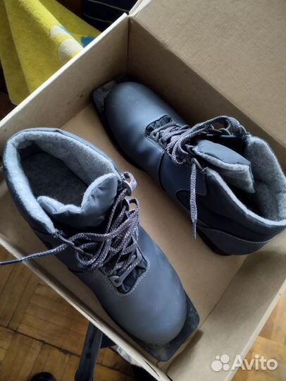 Лыжные ботинки 42 и лыжи бу