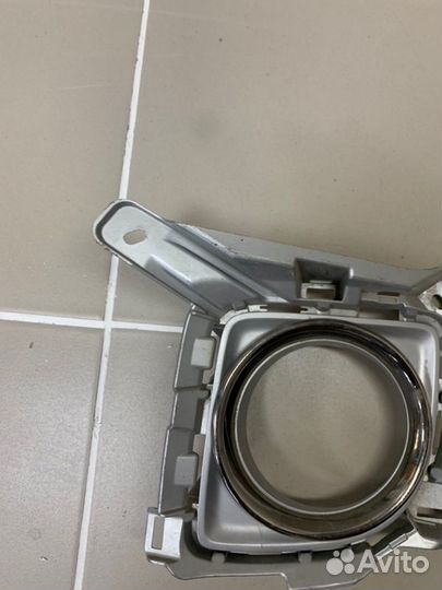 Накладка противотуманной фары передняя левая