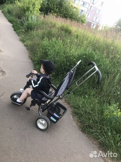 Детский велосипед с ручкой