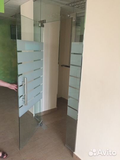 Дверь стеклянная б/у