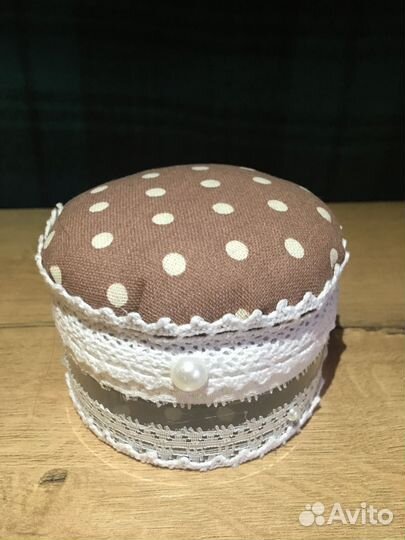 В подарок маме, бабушке - игольницы ручной работы