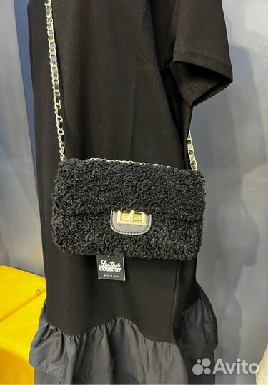 Платье с воланом