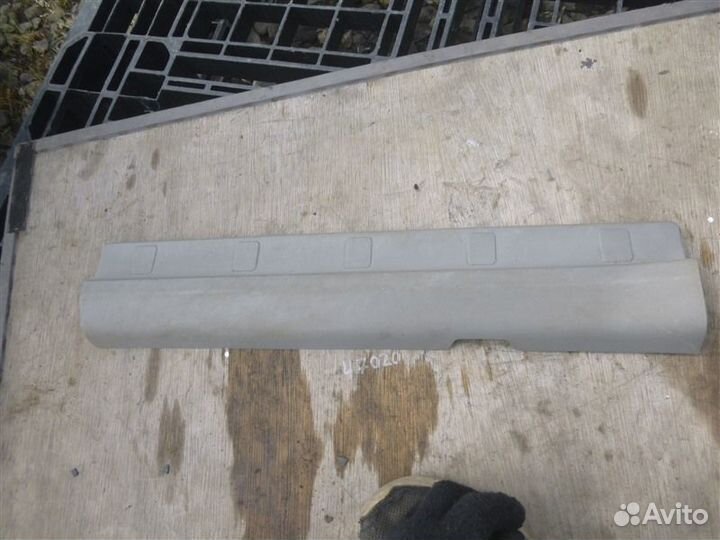 Накладка на порог салона передняя правая Nissan