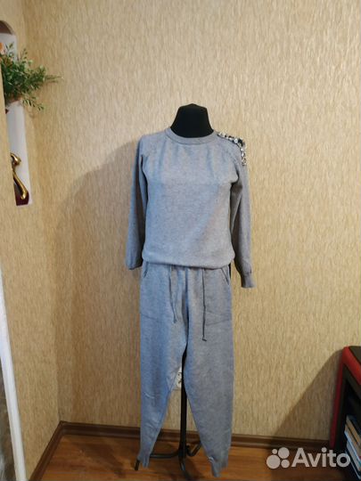 Брючный костюм женский шерстяной 44