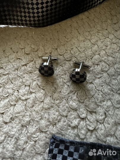 Галстук и запонки