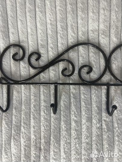 Вешалка настенная металлическая