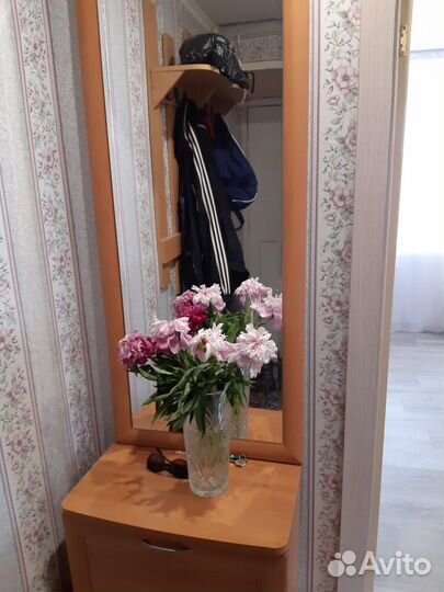 Тумба и зеркало