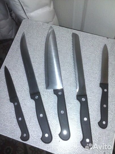 Термос (новый), набор ножей на подставке (новый)