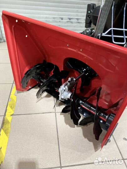 Компактный,снегоуборщик Хонда HSS569