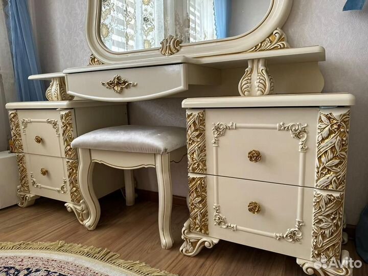 Спальный гарнитур