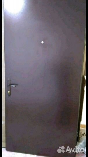 Дверь входная, металлическая, тяжелая, утепленная